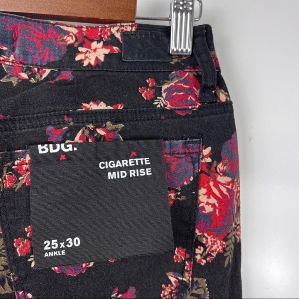 BDG Urban Outfitters Women’s Cigarette Mid-Rise Jeans Black Floral Size 25 NWT - Picture 9 of 9